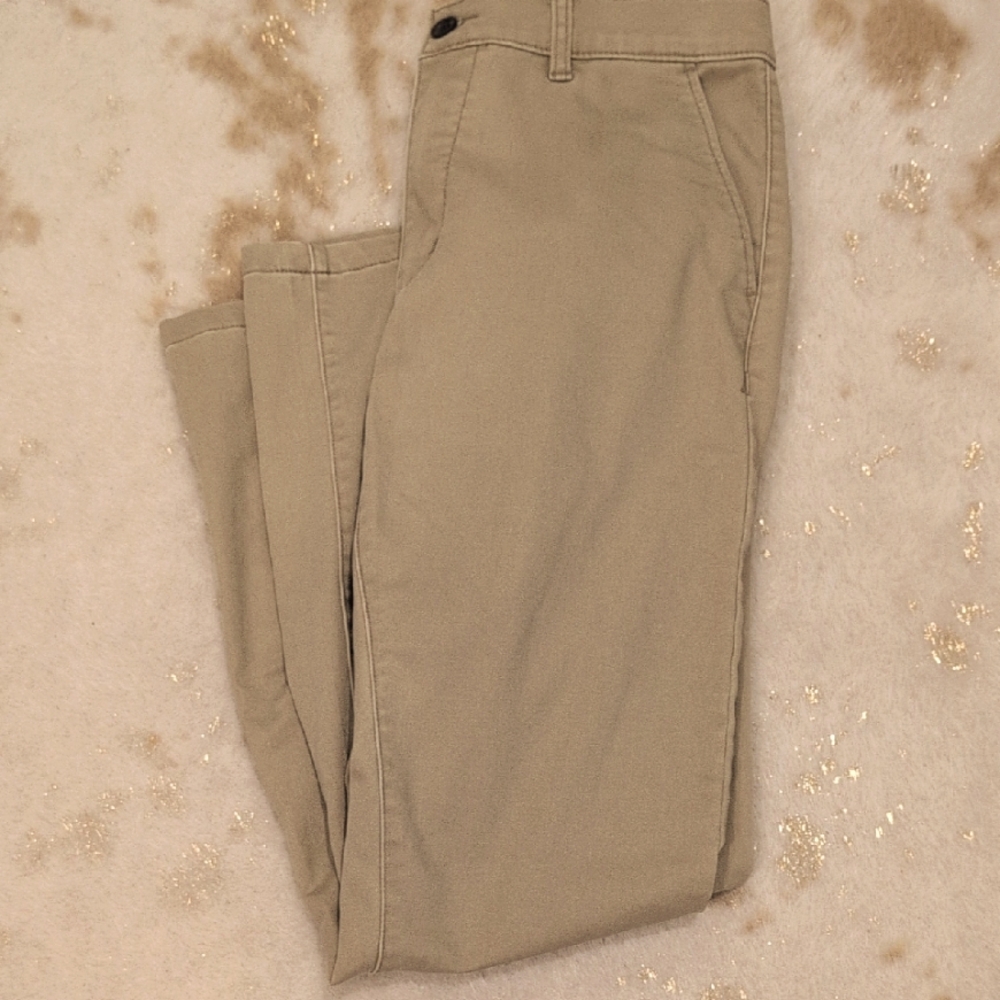 Union Staright Khacki Never Worn Just No Tags. Size 31×32